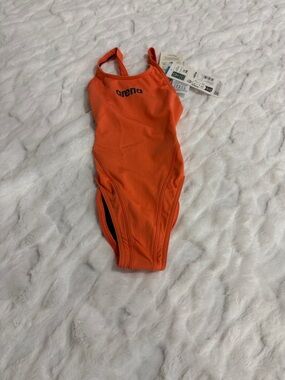 Arena Women’s Team Swimsuit , Swim Tech Solid Size US 20.